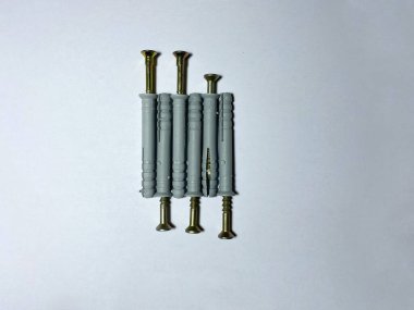 Beyaz yalıtımlı arka planda kendi kendine dokunan vidaları olan 8 mm 'lik perdeler