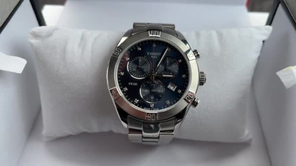 Grodno Bielorrusia 2021 Reloj Pulsera Tissot 100 Sport Chic Cronografía — Vídeo de stock