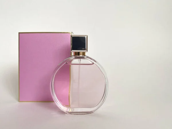 Perfume Bottle Pink Box Isolated Background Mockup Copyspace — Stock Photo, Image