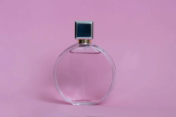 Frasco Perfume Uma Caixa Rosa Fundo Isolado Com Mockup Copyspace Imagens Royalty-Free