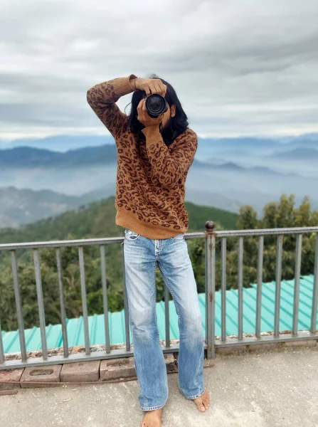 Front View Good Looking Long Haired Young Man Photographer Taking — Foto Stock