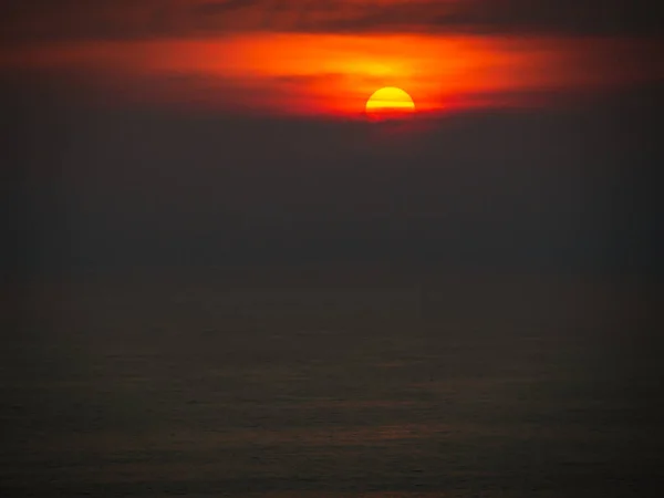 美しい夕日やカラフルな空と日の出DevghaliまたはKasheliビーチ Ratnagiri — ストック写真