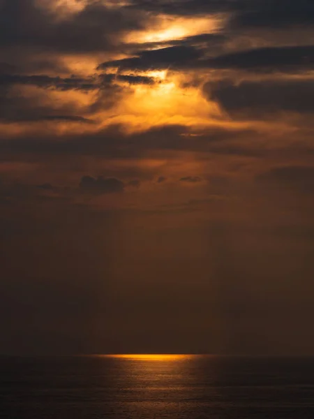 Krásný Západ Slunce Nebo Východ Slunce Barevnou Oblohou Slunečními Paprsky — Stock fotografie