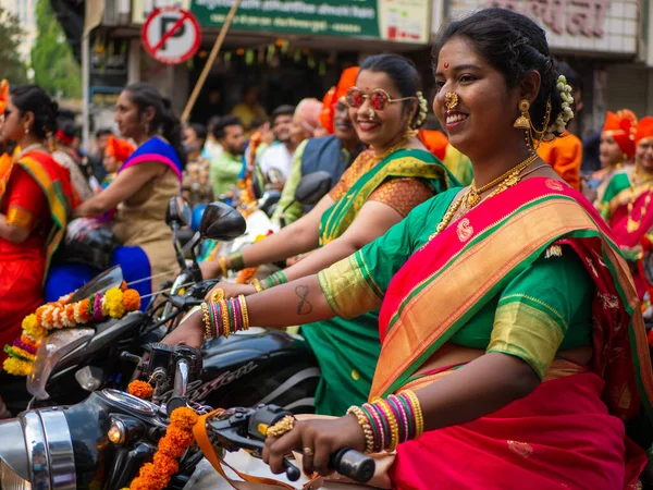 Mumbai India April 2022 Beautiful Indian Female Dressed Traditional Attire — стоковое фото