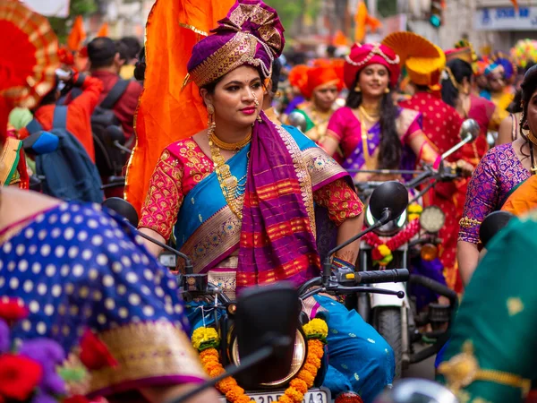 Mumbai India April 2022 Beautiful Indian Female Dressed Traditional Attire — Foto de Stock