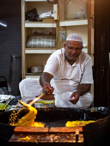 Mumbai India May 2022 Muslim Male Vendor Cooking Selling Halal — Stock Photo, Image