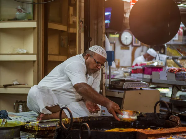 Mumbai India May 2022 Muslim Male Vendor Cooking Selling Halal — Stockfoto