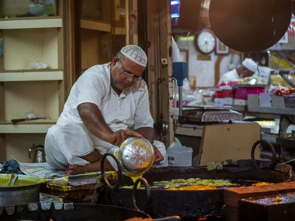 Βομβάη Ινδία Μαΐου 2022 Μουσουλμάνος Πωλητής Μαγειρέματος Που Πωλούν Halal — Φωτογραφία Αρχείου