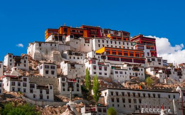 Thikse Gompa ya da Thikse Manastırı orta Ladakh 'taki en büyük gompadır. Thiksey Manastırı, Tibet Budist mezhebinin Gelug ya da Yelloe Şapka mezhebine aittir.