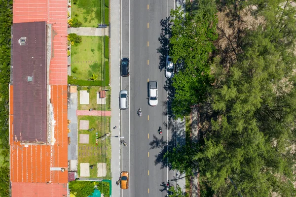 Vista Aérea Carro Pegar Caminhão Moto Estrada — Fotografia de Stock