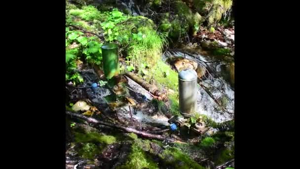 Alte Alte Wasserpumpen Bach Pumpen Wasser Ohne Strom Bergauf Julische — Stockvideo