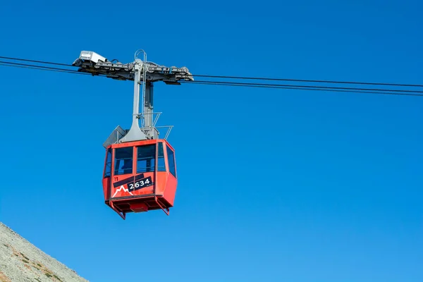 Red Cable Car Its Way Skalnate Pleso Lomnicky Peak Red — Stock Photo, Image