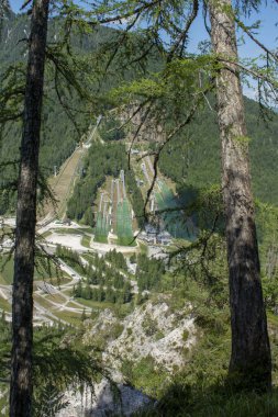 Yazın Planica Kayak tepeleri atlıyor. Planica İskandinav Merkezi. Julian Alps. Slovenya. Avrupa.