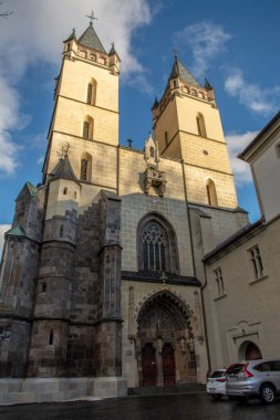 Hronsky Benadik köyündeki Saint Benedict Bazilikası. Slovakya.