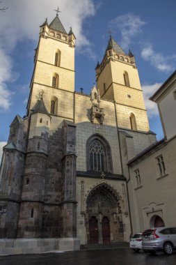 Hronsky Benadik köyündeki Saint Benedict Bazilikası. Slovakya.