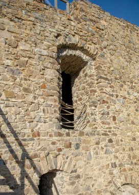 Ortaçağ Gotik Şatosu Reviste 'nin kalıntıları. Revistske Podzamcie Kalesi. Slovakya.