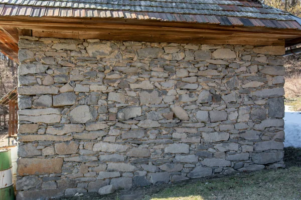 古いアンティークの石の壁のテクスチャ ロッキー構造の背景 — ストック写真