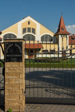 Topolcianky 'deki Ulusal Damızlık Çiftliği. Slovakya. Merkez, Avrupa 'nın en önemli üreme merkezlerinden biri olarak bilinir..