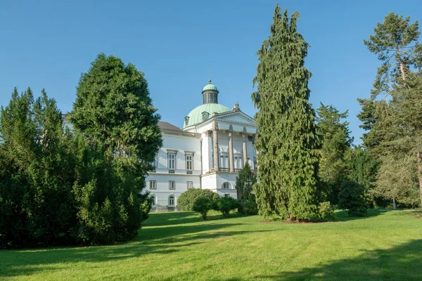 Klasicistní Zámek Zámek Topolcianckém Parku Slovensko — Stock fotografie