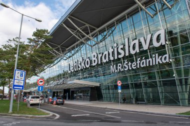 Bratislava, Slovakya - 3 Ekim 2022 Bratislava havaalanı terminal binası. (Letisko Bratislava)