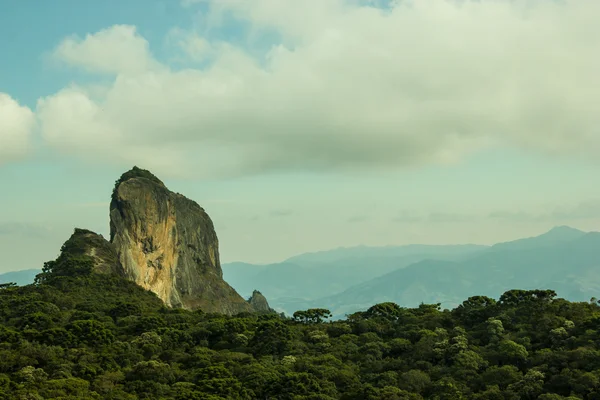 ブラジルのロックをクライミング — ストック写真