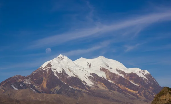 Illimani Mountain and Full Moon — Stock Photo, Image