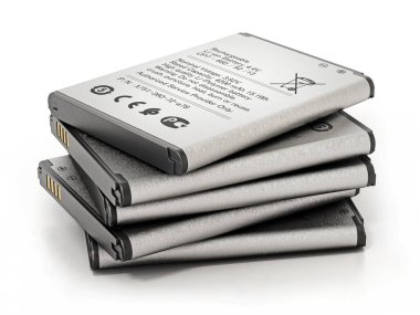 Beyaz arka planda izole edilmiş genel yedek akıllı telefon pilleri. 3B illüstrasyon.