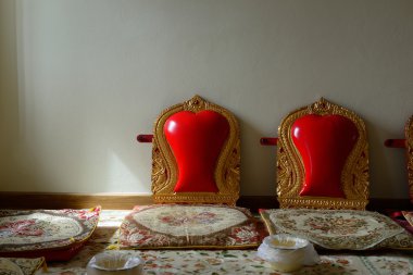 koltuklar dinsel ritüelleri, Budist töreni bir keşiş için