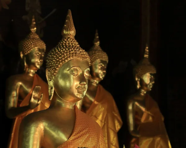 Buddha staty i templet buddhism, skulptur konst Asien — Stockfoto