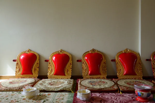 宗教的な儀式、仏教儀式の修道士のための席 — ストック写真