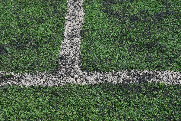 プラスチックとゴムで作った人工芝生サッカー場 — ストック写真