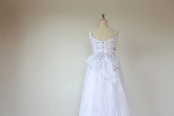Matrimonio dresson sfondo bianco — Foto Stock
