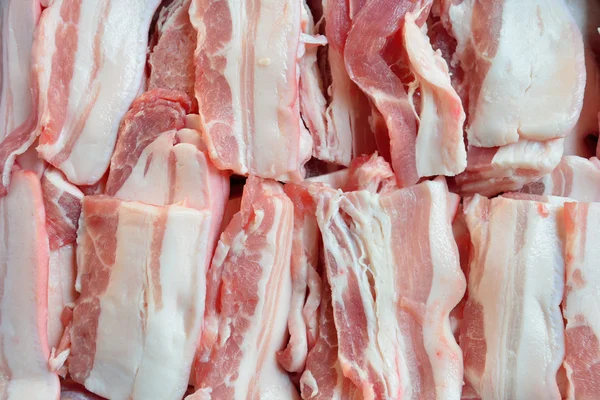 Frisches Schweinefleisch auf dem Markt — Stockfoto