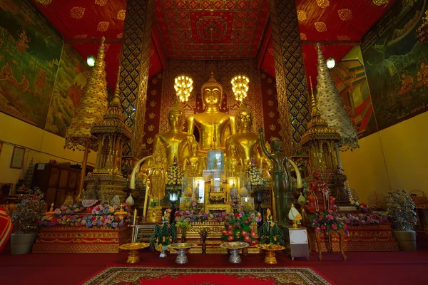 Buddha statue in temple buddhism at Wat Phra That Hariphunchai — Stock Photo, Image