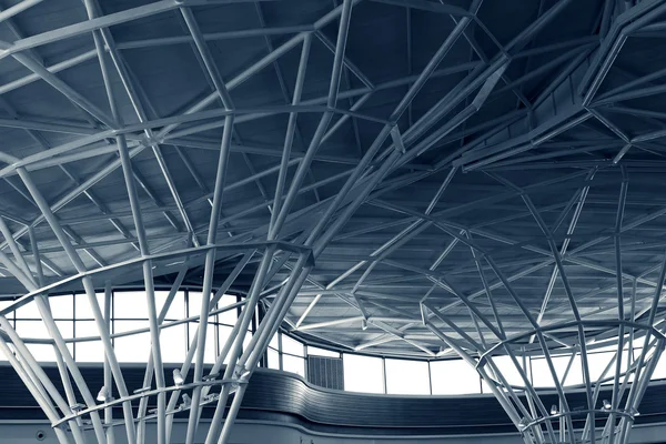 Steel structure under the roof of building, monochrome — Stock Photo, Image