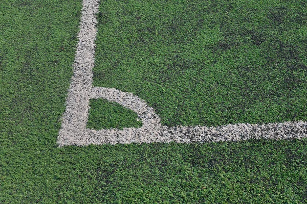 Groene kunstgras voetbalveld gemaakt met kunststof en rubber — Stockfoto