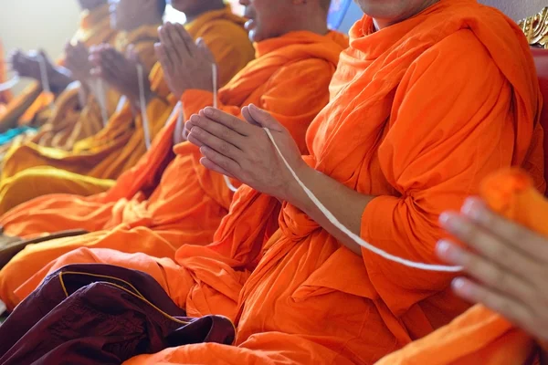 Monges dos rituais religiosos, cerimônia budista — Fotografia de Stock