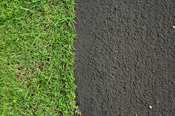 Nuova superficie stradale asfaltata ed erba verde, sfondo — Foto Stock