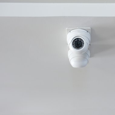 beyaz duvar ofiste, evde cctv güvenlik kamerası