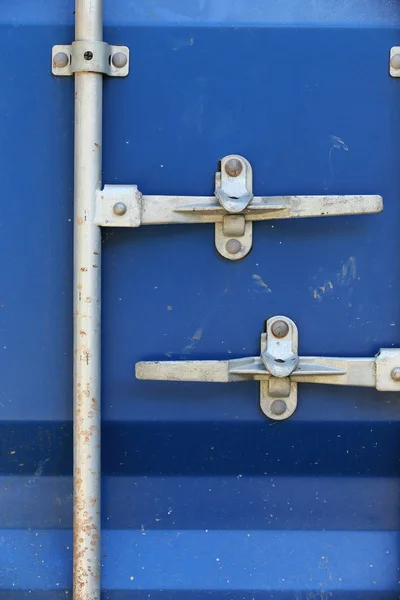 青い貨物貨物コンテナー船、contrainer のドアのロック — ストック写真