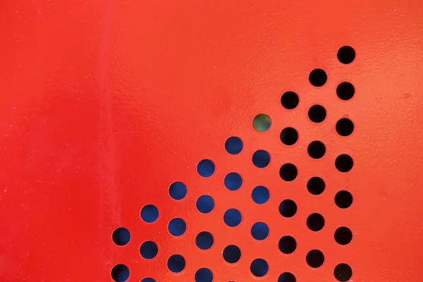 Fondo di metallo rosso acciaio con cerchio fori perforati — Foto Stock