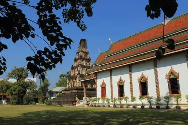 Thailändska tempel av buddhismen, wat cham thewi i lamphun, thailand — Stockfoto