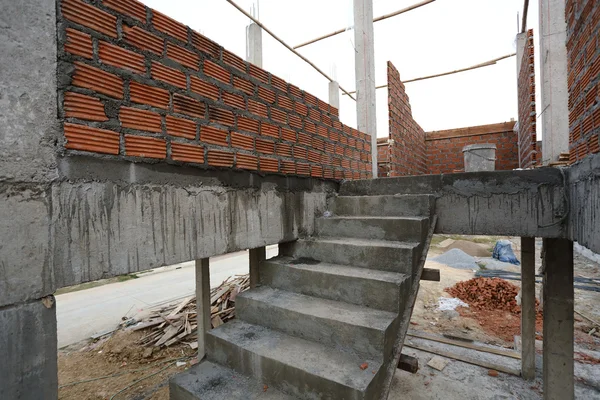 Estructura de la casa de construcción hecha de cemento y ladrillo — Foto de Stock