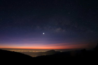 sabah, Samanyolu güzel gökyüzü manzara gündoğumu