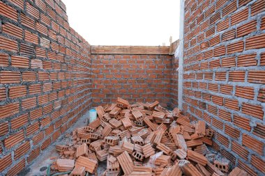 İnşaat Evi Duvarı