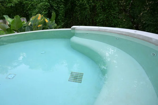 Piscina Jardín — Foto de Stock