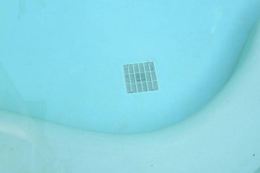 Bahçede yüzme havuzu