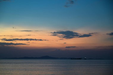 Akşamları gökyüzü ve deniz, doğal arka plan.