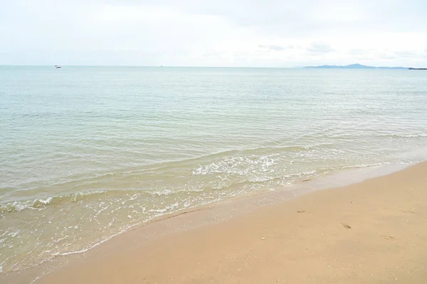 蓝天的大海和沙滩 自然背景 — 图库照片