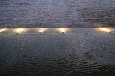 Yerdeki su, iç tasarım